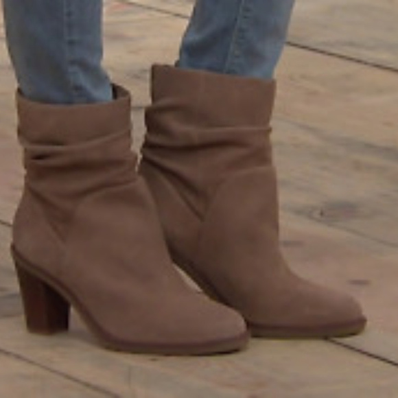 💕VINCE CAMUTO💕 Parker Slouch Beige Suede Booties - Picture 1 of 8